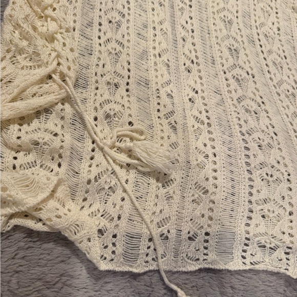 Elegant Cream Lace Beach Cover-Up - Picture 5 of 7